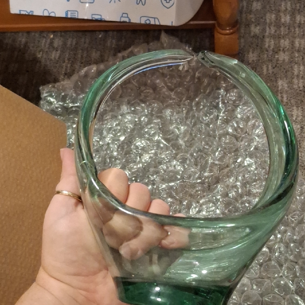 Glass - Picture 3 of 6